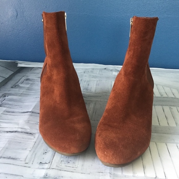 Bandolino Brown Leather Booties - Picture 4 of 10